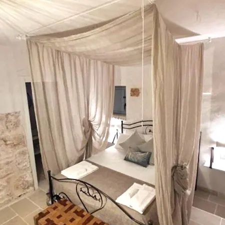 Luxury & Trullo Monte Farella Casa de Férias *