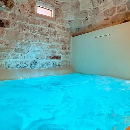 Luxury & Trullo Monte Farella * Putignano